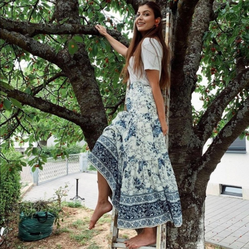 Zara midi floral print med to large skirt NWT